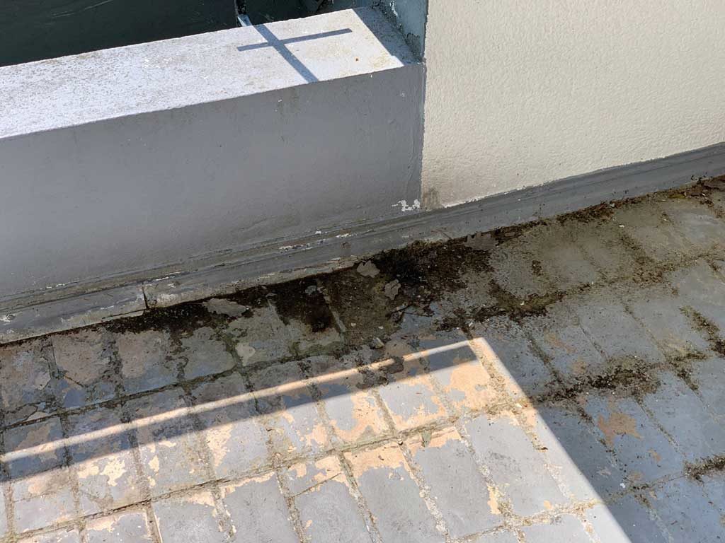 Feuchter Balkon sanierung nötig