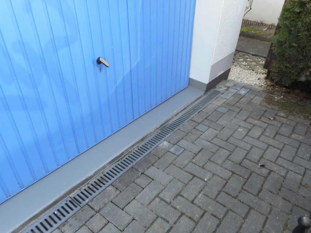 Blaues Garagestor