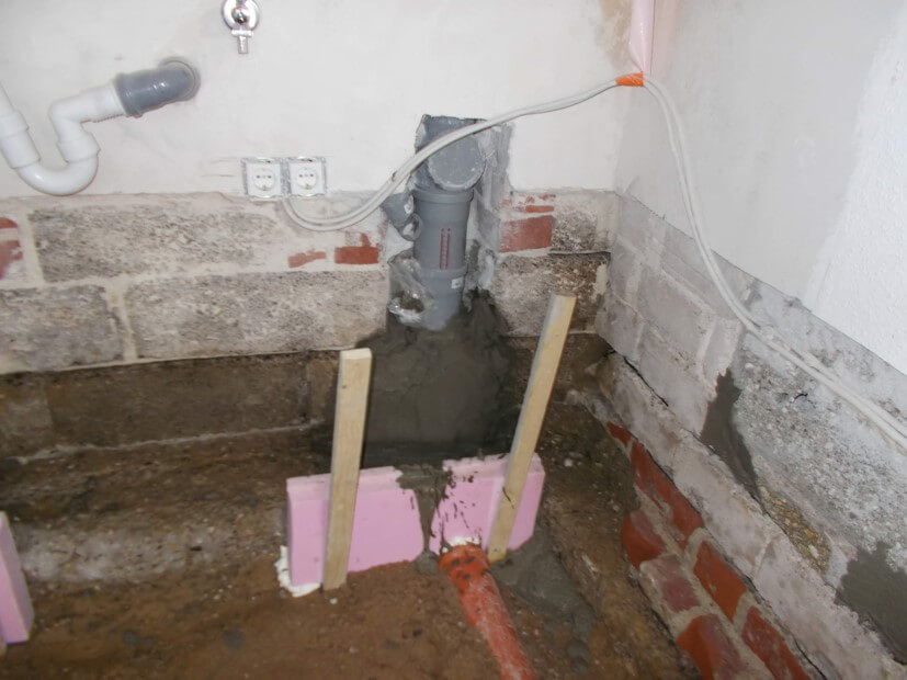 Abdichtung von Rohranschlüssen Fundament