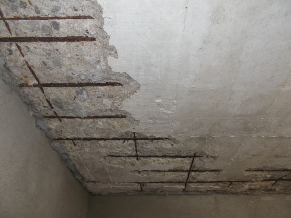 Rostende Armierung der Garagendecke