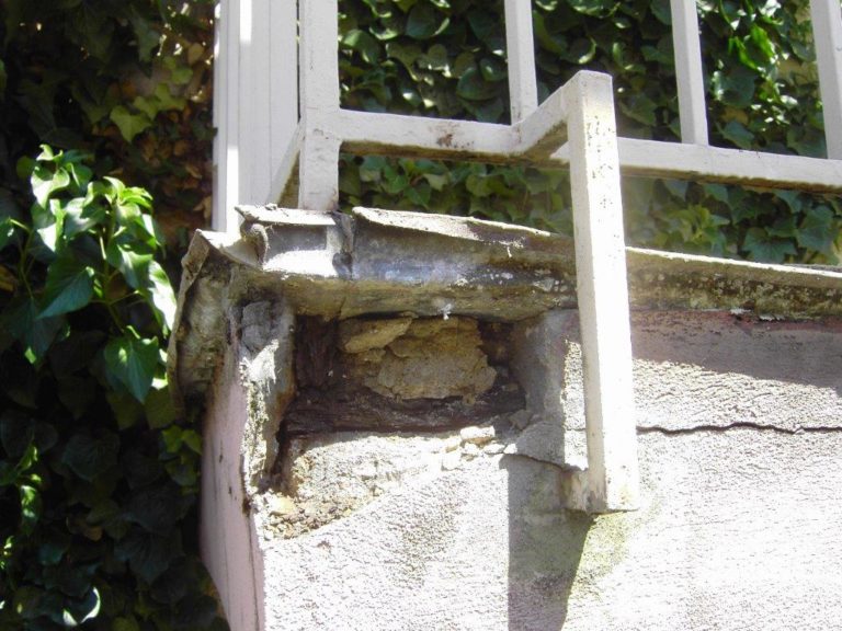 Balkonsanierung nötig, Balkon bröckelt