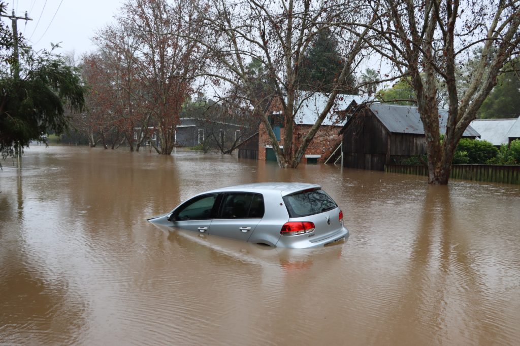 Wiederaufbauhilfe NRW - Auto ist Unterwasser